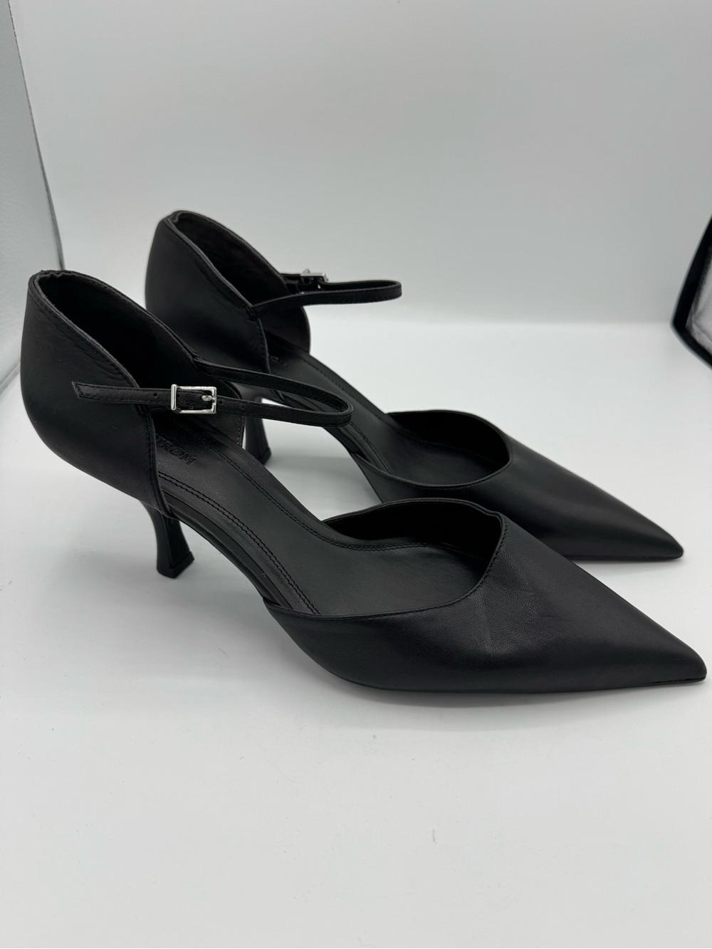 Nordstrom Liv Pointed Toe d'Orsay Pump heels in black size 9.5 work office siren